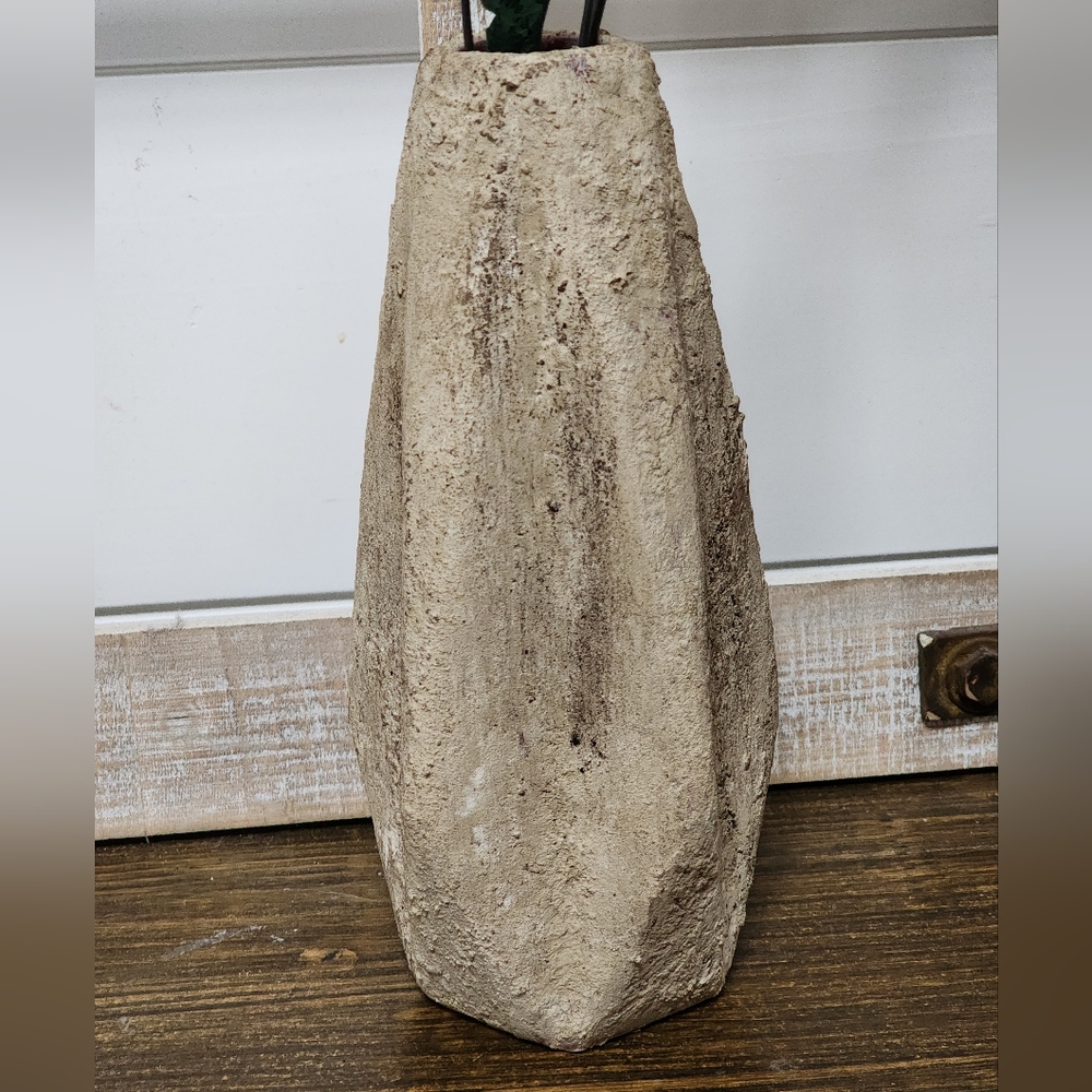 Primitive Farmhouse nuetral beige vase